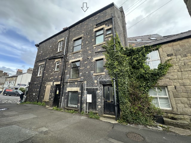 Four bed flat & shop for sale in Buxton town centre